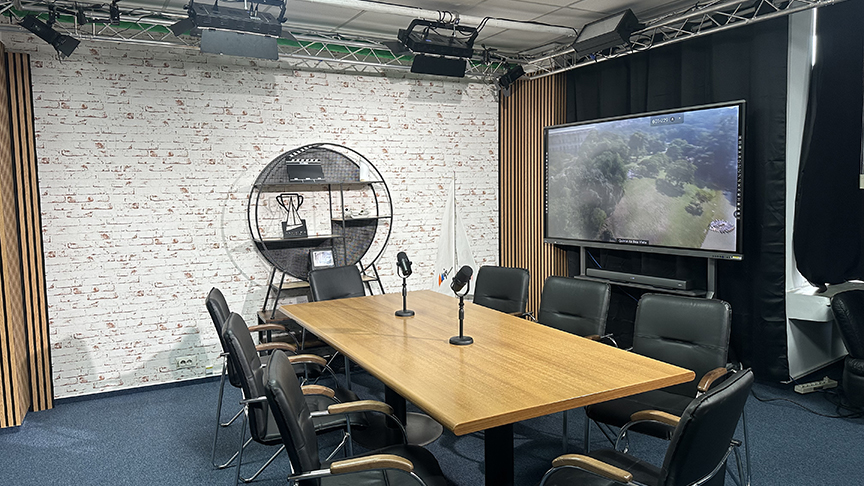 Sala sedinte hibrid